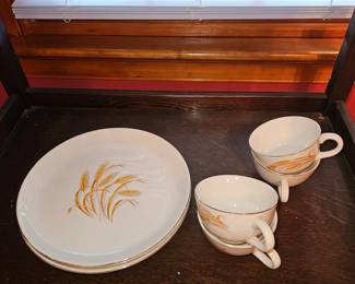 Wheat plates and cups