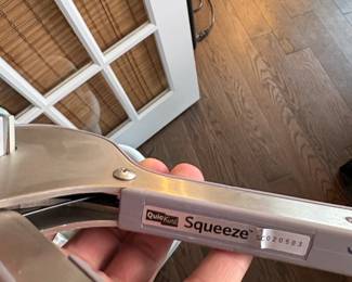 QuickKutz Squeeze HandHeld Die Cutting Tool second image
