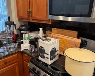 Estate Kitchenware Collection fifth image