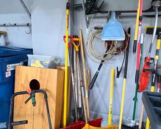 Rubbermaid Mobile Workcenter second image