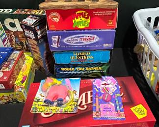 Estate Collection of Vintage Board Games, Novelty Decor, and Sports Collectibles third image