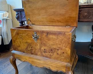 French Provincial Burl Walnut Blanket Chest by Martinsville fourth image