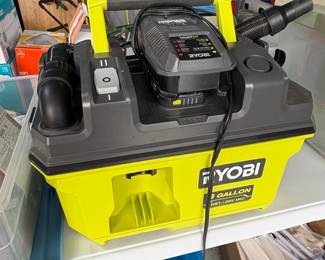 Ryobi V ONE LINK Gallon Wet or Dry Vacuum third image