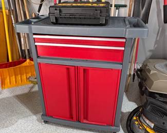 Rubbermaid Mobile Workcenter