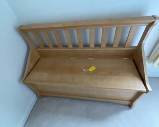 Small storage bench