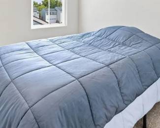 mattress, comfortor, sheets, towels