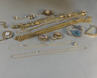 Lot 68 Group of costume jewelry