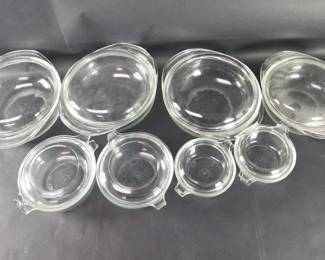 Lot 597 Group of vintage Pyrex casserole dishes with lids
