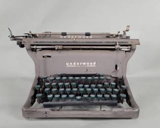 115 Lot 250 Vintage Underwood Made in the USA typewriter