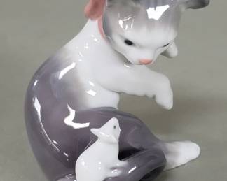 Lot 343 Lladro porcelain cat and mouse figure