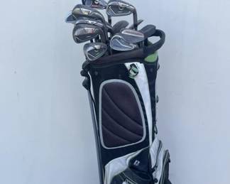 116 Lot 341h Mixed golf clubs with bag