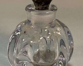 Lot 504h Antique sterling silver glass perfume bottle with stopper, chips present on lip of bottle and on stopper Weight of sterling and glass s