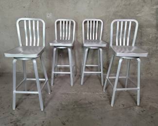 088 Lot 446 Four aluminum swivel bar stools