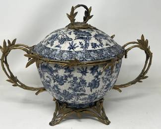 Lot 231 Blue and white porcelain covered bowl adorned