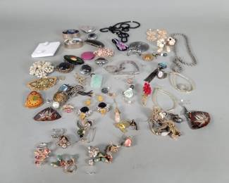 Lot 545 Group of costume jewelry