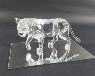 137 Lot 50 Swarovski crystal lion mother figurine