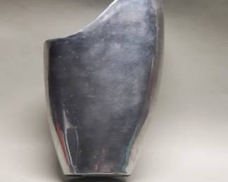 Lot 324 Anna Everlund Anatomi aluminum vase