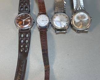 Lot 73 4 vintage Timex watches