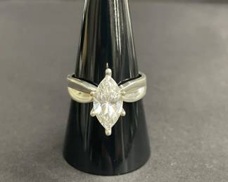 Lot 725h Vintage sterling silver marquisecut CZ ring