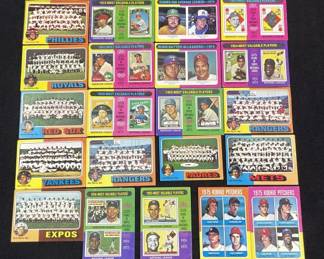 Lot 330h Lot of 1975 Topps baseball cards
