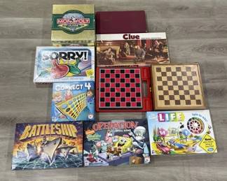 Lot 461h Large lot of board games