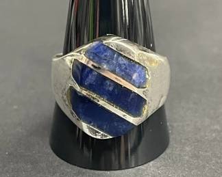Lot 444h Vintage mens sterling silver and lapis ring