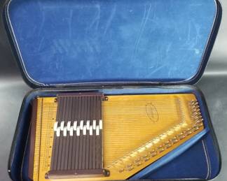 193 Lot 601 Oscar Schmidt Silvertone autoharp with hard case