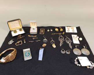 Lot 314 Vintage costume jewelry