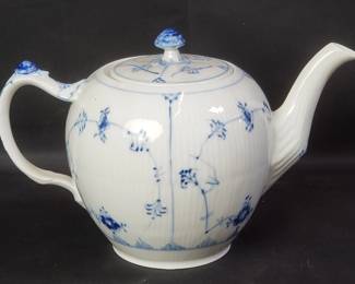 Lot 553 Vintage Royal Copenhagen porcelain tea pot