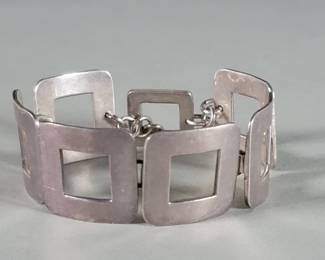 190 Lot 532 Sterling silver Modernist style link bracelet
