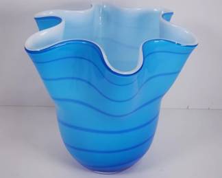 Lot 348h Blue and white hankerchiefruffle blue vase