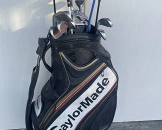 064 Lot 339h Mixed golf clubs with TaylorMade bag