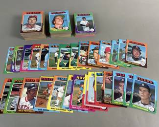Lot 281 Group of 1975 Topps baseball cards