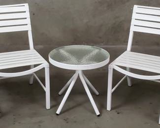 048 Lot 31 Brown Jordan Regent II chairs with side table
