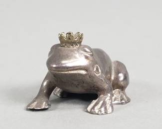 Lot 349 Vintage sterling silver miniature frog figurine