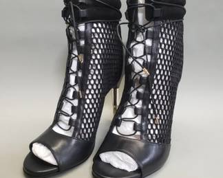 Lot 425 Kruel London mesh and laceup stiletto