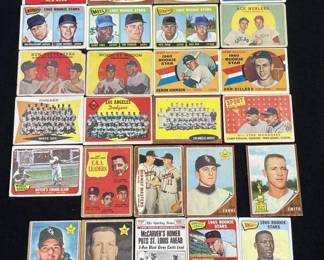 171 Lot 379h Lot of 1950s 60s baseball cards