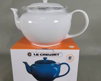 Lot 291 Le Creuset stoneware large tea pot with infuser in original box