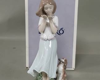 174 Lot 402 Lladro Whispering Breeze porcelain figurine with box