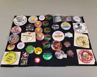 Lot 317 Vintage buttons badges