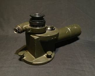 083 Lot 399h 1942 U.S. military M17 elbow optical sight