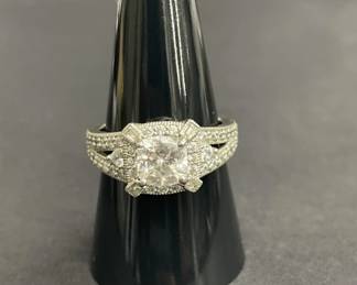 Lot 675h Sterling silver ring with clear CZ