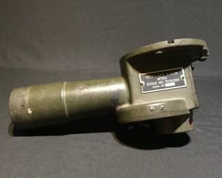 128 Lot 416h Vintage U.S. military M75C elbow optical sight