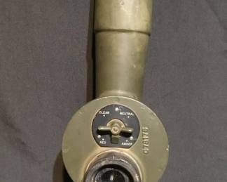 129 Lot 423h 1943 U.S. military M17 elbow optical sight