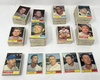 036 Lot 322 Group of 1961 Topps baseball cards