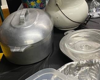 Magna, light roaster and chamber pot
