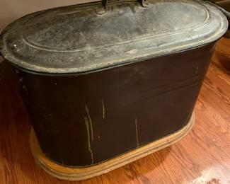 Coal bin with lid