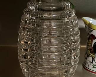 Honey pot with dripper