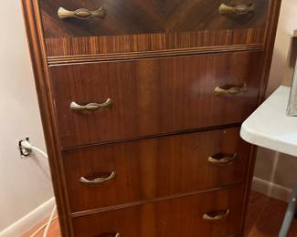 Waterfall chest of drawers