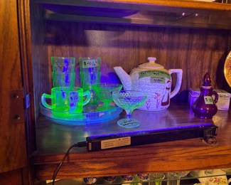 Uranium and manganese glass and porcelain
